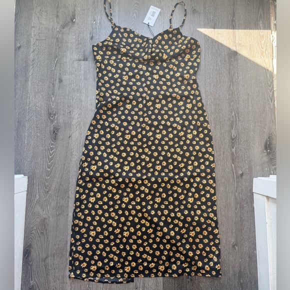 WeWoreWhat Dresses & Skirts - WeWoreWhat Black Daisy Floral Midi Dress Spaghetti Strap NWT Size 10 & 14